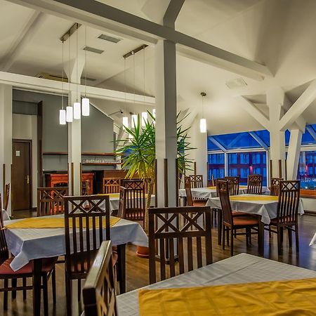 Hotel Maria Rădăuţi エクステリア 写真