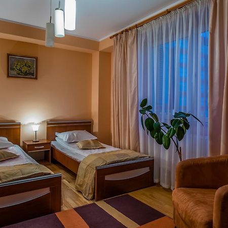 Hotel Maria Rădăuţi エクステリア 写真