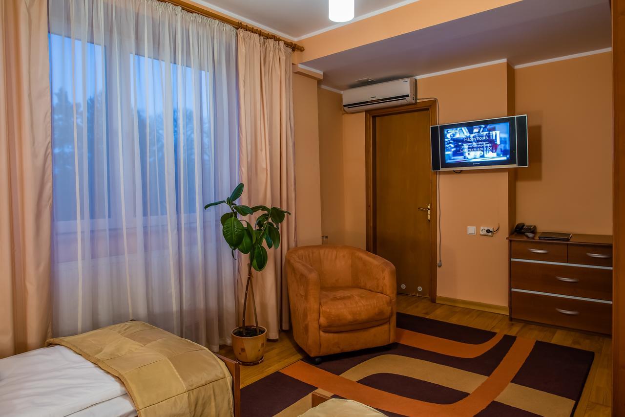 Hotel Maria Rădăuţi エクステリア 写真